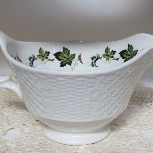 Marlborough Simpsons Potters Ironstone Old English Concord Gravy Boat (DK660) - Picture 4 of 7